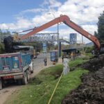 Retiran 75 metros cúbicos de residuos de los canales Guaymaral y Torca en Bogotá