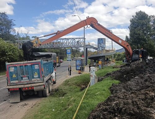 Retiran 75 metros cúbicos de residuos de los canales Guaymaral y Torca en Bogotá