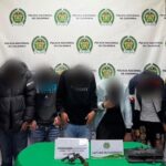 Contundente ofensiva contra el hurto de vehículos en Bogotá: seis capturados y dos automotores recuperados: un furgón y una camioneta.