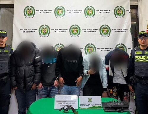 Contundente ofensiva contra el hurto de vehículos en Bogotá: seis capturados y dos automotores recuperados: un furgón y una camioneta.