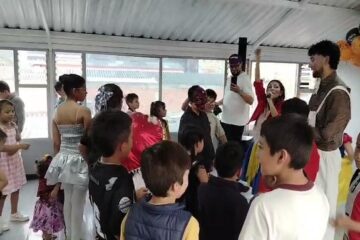 Edil Alejandro Forero de Ciudad Bolívar recorre Bogotá con actividades de Halloween para niños de sectores vulnerables