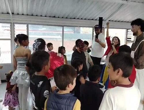 Edil Alejandro Forero de Ciudad Bolívar recorre Bogotá con actividades de Halloween para niños de sectores vulnerables