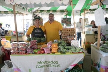 Mercados Campesinos de Medellín cumple 38 años con concurso de chorizo y morcilla y dos nuevas tiendas móviles