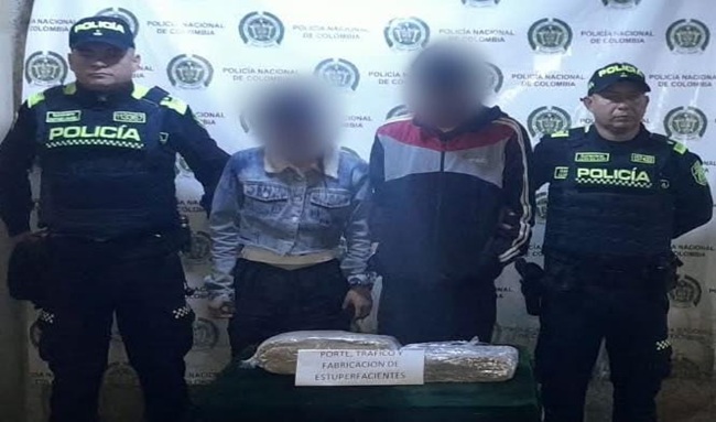¡Iban en taxi con más de dos kilos de marihuana! Pareja fue capturada en Santa Fe, Bogotá.