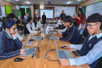 Colegio Cristóbal Colón de Usaquén recibió 82 computadores para fortalecer el aprendizaje de sus estudiantes