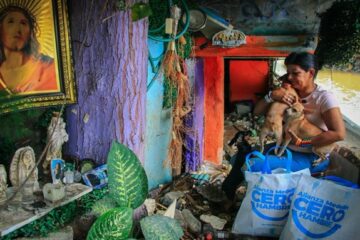 Medellín entrega 450 ayudas a familias afectadas por lluvias