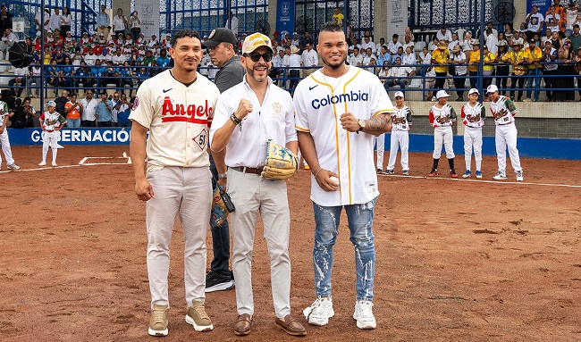 Presidente De la Espriella inaugura estadio de béisbol y anuncia inversiones en Córdoba.