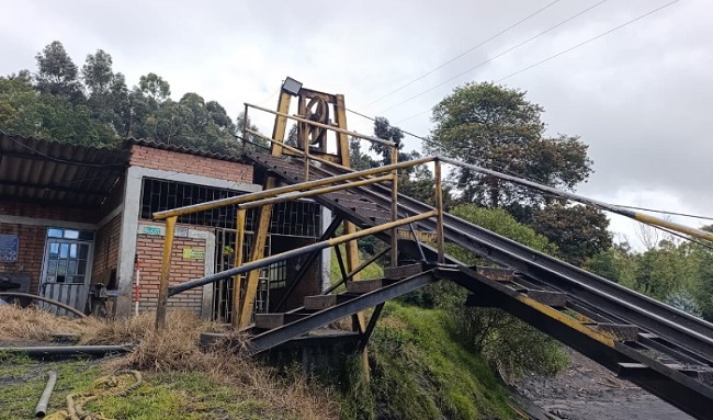 CAR clausura seis minas ilegales de carbón en Cucunubá