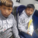 Rescatan a dos menores indígenas Emberá Katío que caminaban solos de noche en el barrio La Gaitana, en Suba