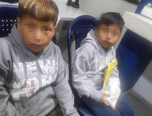 Rescatan a dos menores indígenas Emberá Katío que caminaban solos de noche en el barrio La Gaitana, en Suba