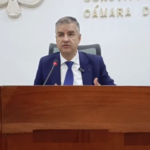 John Jairo Berrío propone cobrar IVA a compras en plataformas asiáticas y eliminar beneficio para envíos de menos de US$200